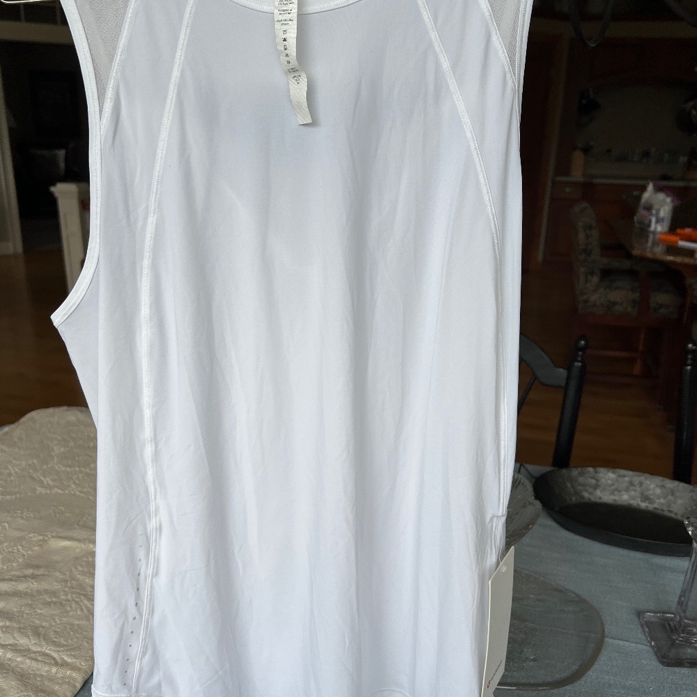 Lululemon workout shirt